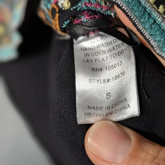 Savanna Jane Black Floral Embroidered Cap Sleeve Top Size Small - Picture 7 of 10